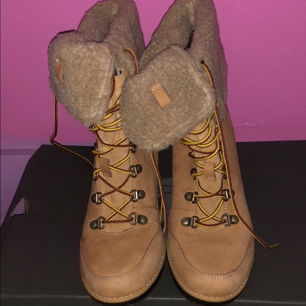 Timberland tan wedge boots
